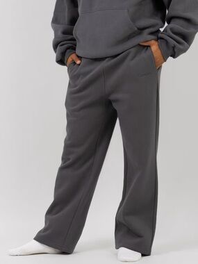 Comfrt Minimalist Straight Leg Sweatpants